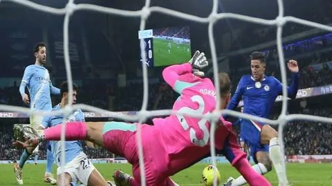 爆冷门！豪门球队遭意外逆转，3球争议吹罚后，11连胜奇迹戛然而止，11.3亿豪门心碎时刻！