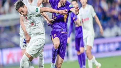 王曼昱与蒯曼新加坡大满贯女双赛事成功晋级八强